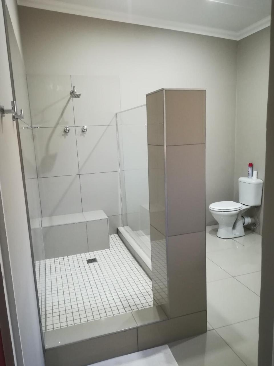Tranquil House B&B @ 121 Berry St 퀸스타운 외부 사진